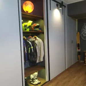 Pit Stop Apartment